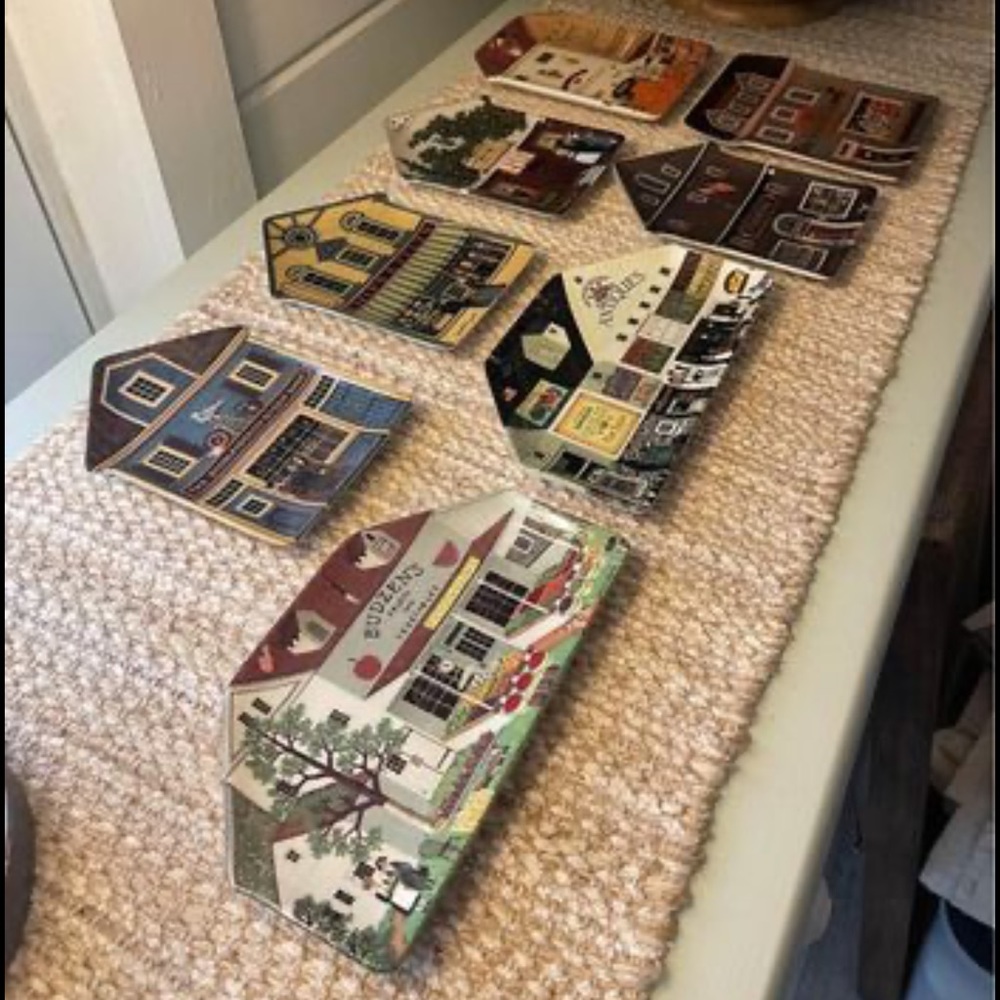 8 Charles Wysocki’s collector plates